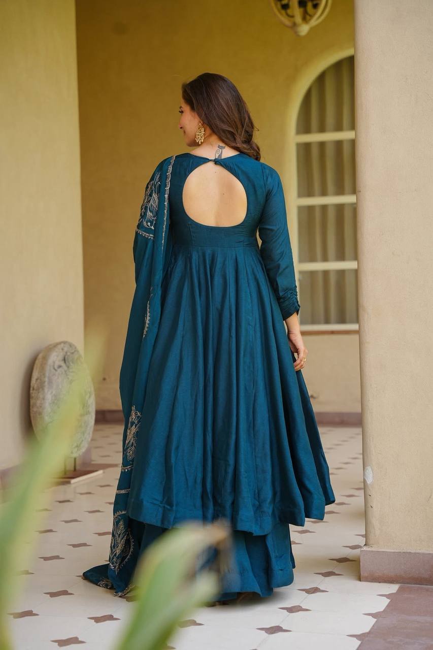 Regal Deep Navy Flared Anarkali Suit Set Featuring a Richly Embroidered Bird-Motif Dupatta with Scalloped Borders